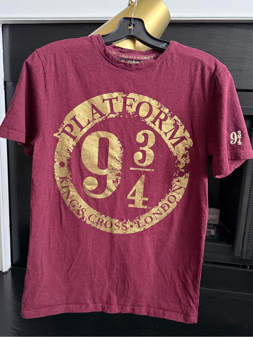 Harry Potter Maroon Platform 9 3/4 Graphic Adult T‑Shirt Size Small